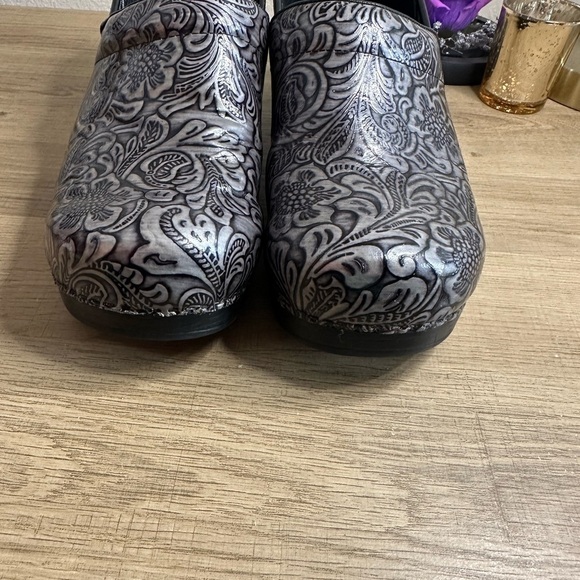 Dansko Professional Slip-On Clogs Color Black Antique Tooled size 9.5 - … - Picture 3 of 11